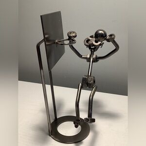 Metal Art Basketball Player Dunking Sculpture